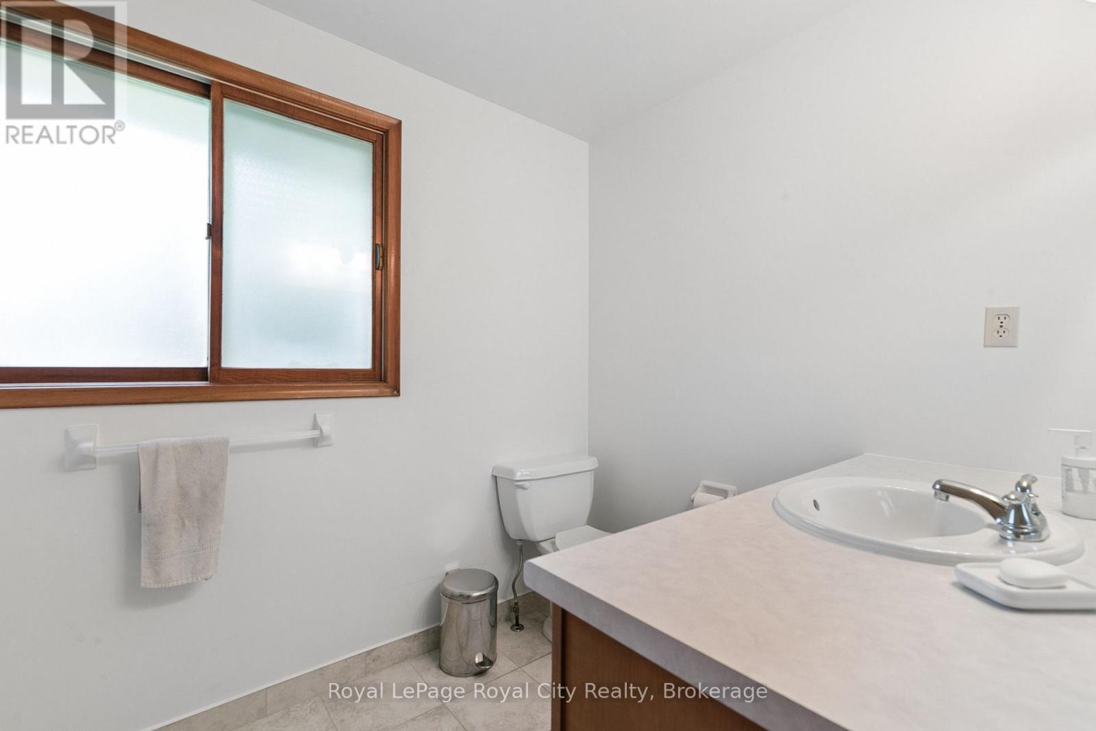 25 Kron Drive, Guelph, Ontario  N1G 3B4 - Photo 12 - X13754734
