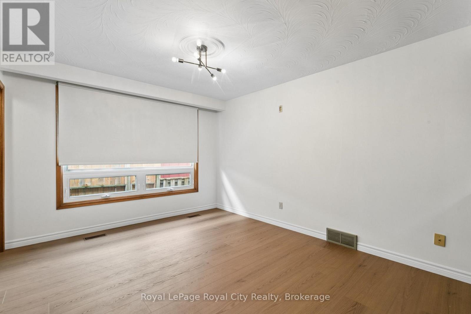 25 Kron Drive, Guelph, Ontario  N1G 3B4 - Photo 9 - X13754734