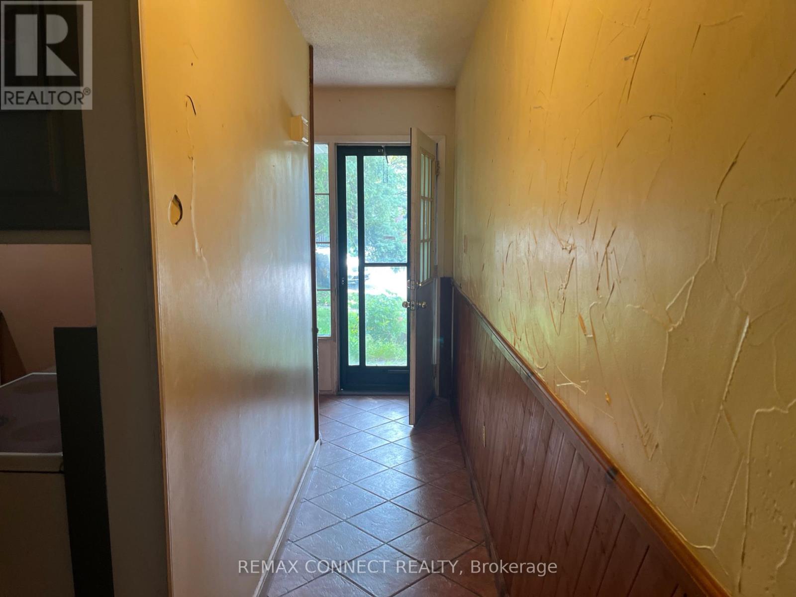 1254 Lutterworth Court, Pickering, Ontario  L1V 3L4 - Photo 7 - E13747936