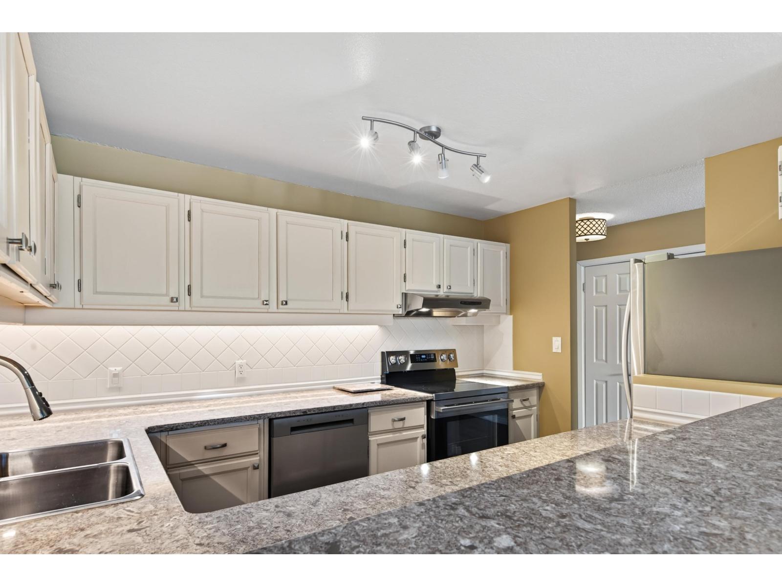 603 1442 Foster Street, White Rock, British Columbia  V4B 3X7 - Photo 7 - R3161922
