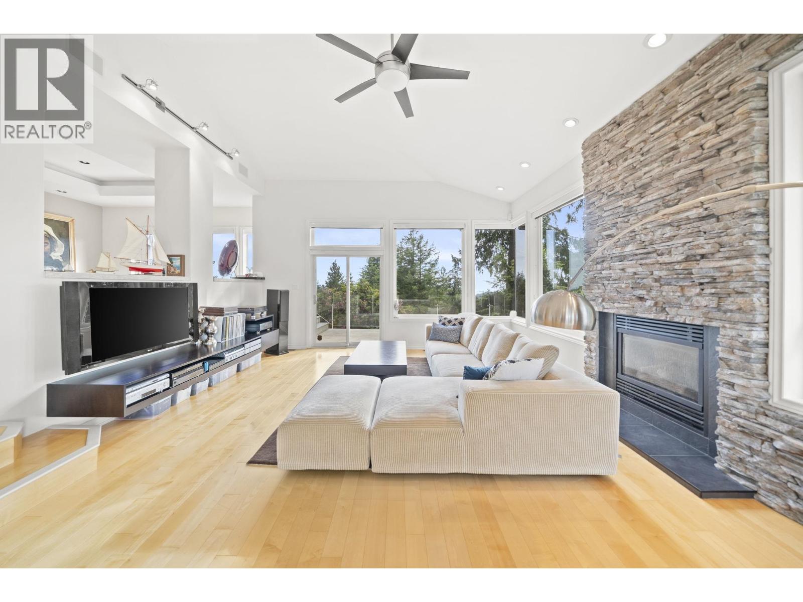 463 Ventura Crescent, North Vancouver, British Columbia  V7N 3G8 - Photo 6 - R3128843