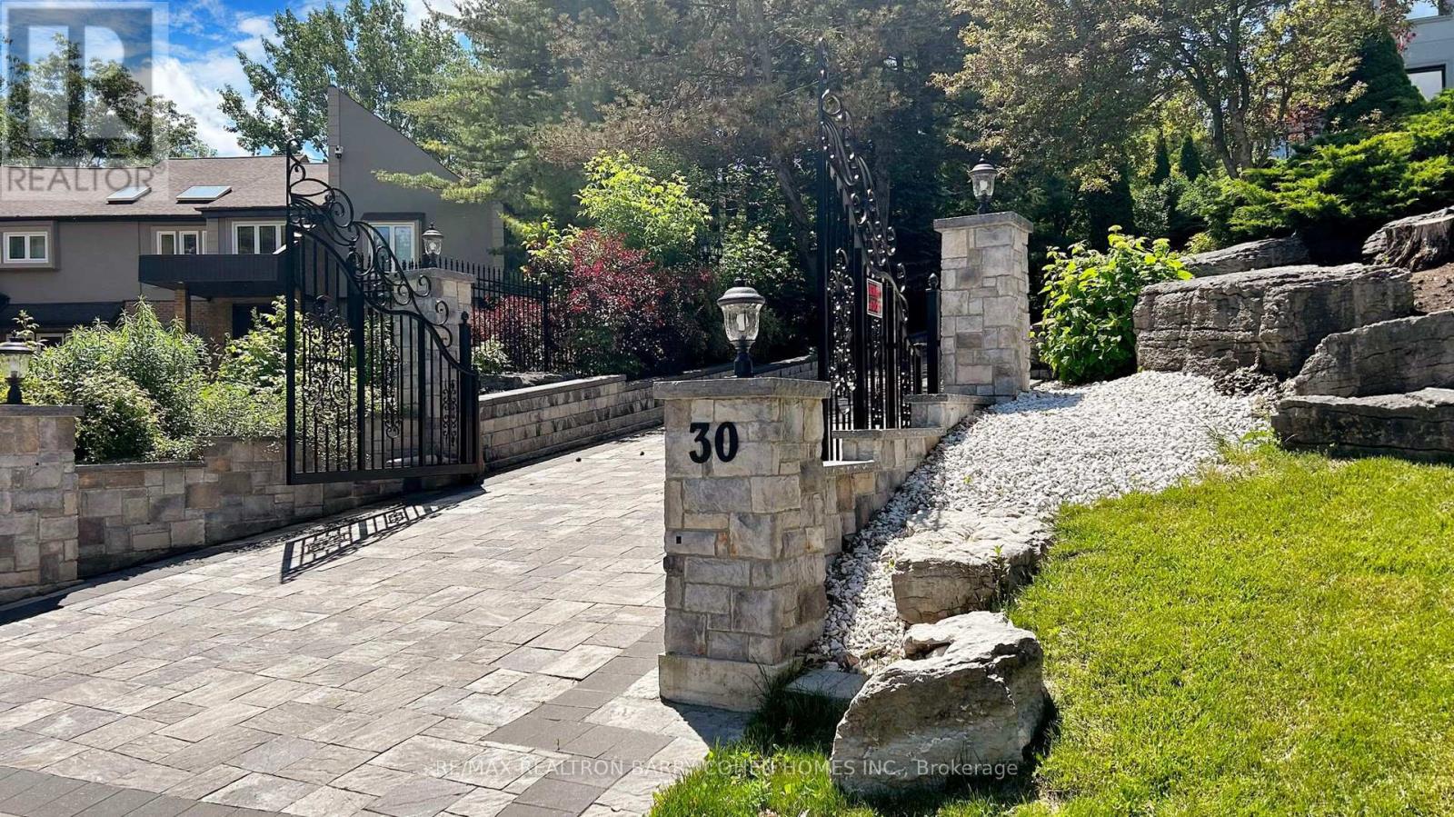 30 Marcus Court, Vaughan, Ontario  L6A 1G2 - Photo 2 - N13754610
