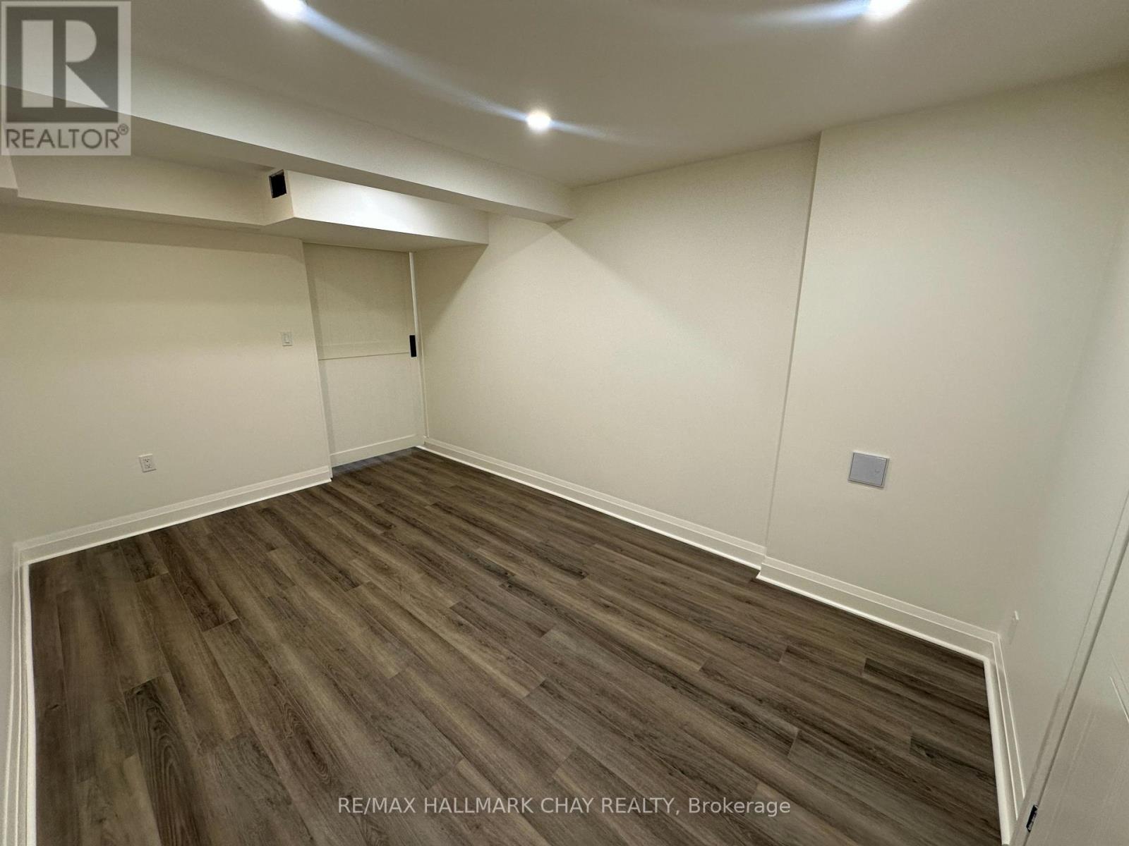 64 Logan Court, Barrie, Ontario  L4N 8G8 - Photo 14 - S13754838