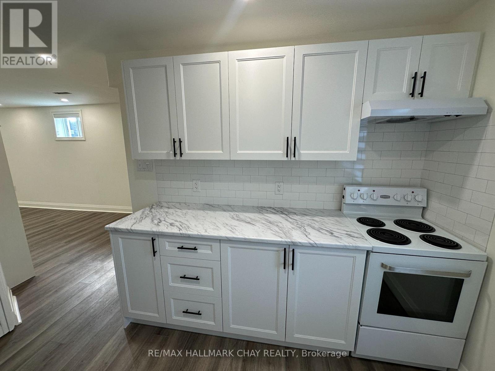 64 Logan Court, Barrie, Ontario  L4N 8G8 - Photo 6 - S13754838