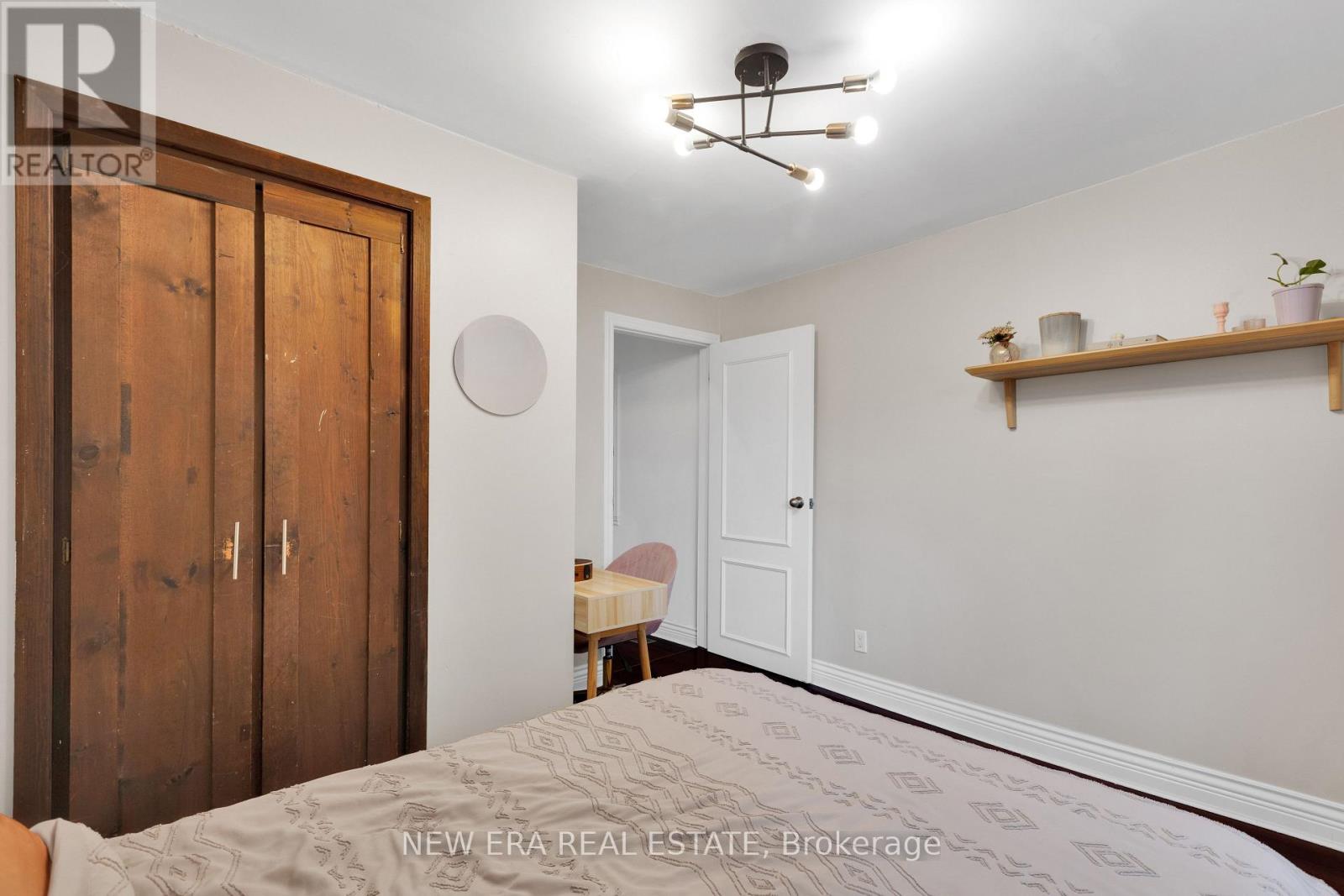 2 Foch Avenue, Toronto, Ontario  M8W 3W8 - Photo 17 - W13754582