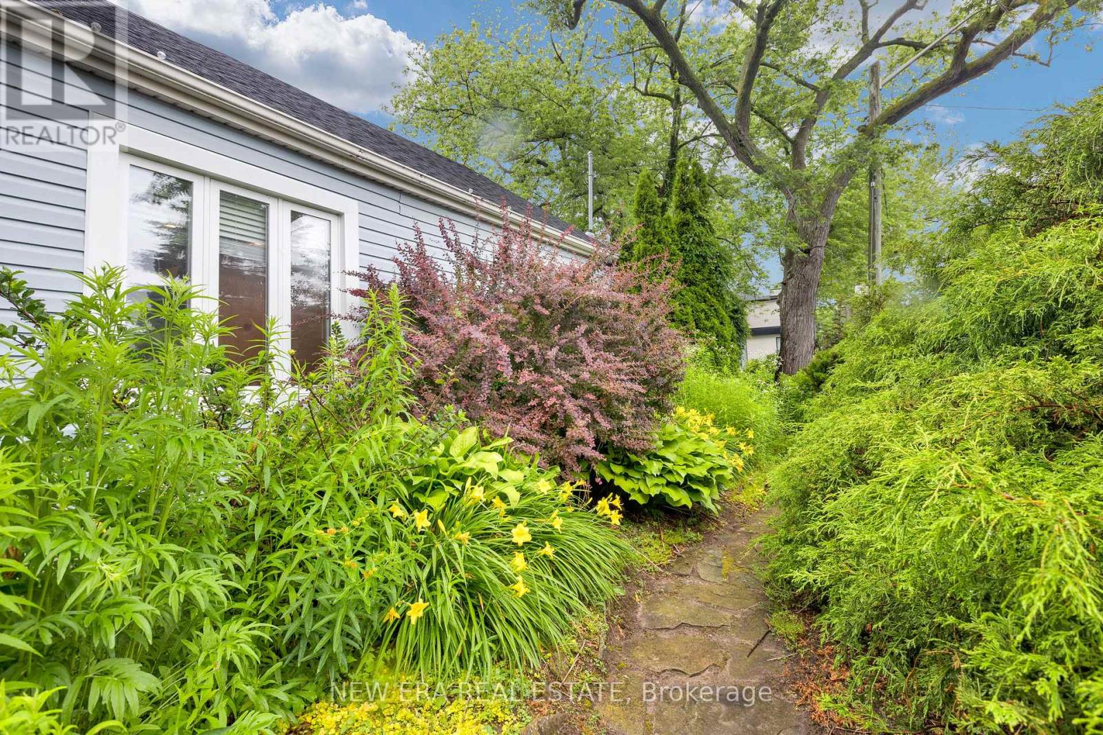 2 Foch Avenue, Toronto, Ontario  M8W 3W8 - Photo 32 - W13754582