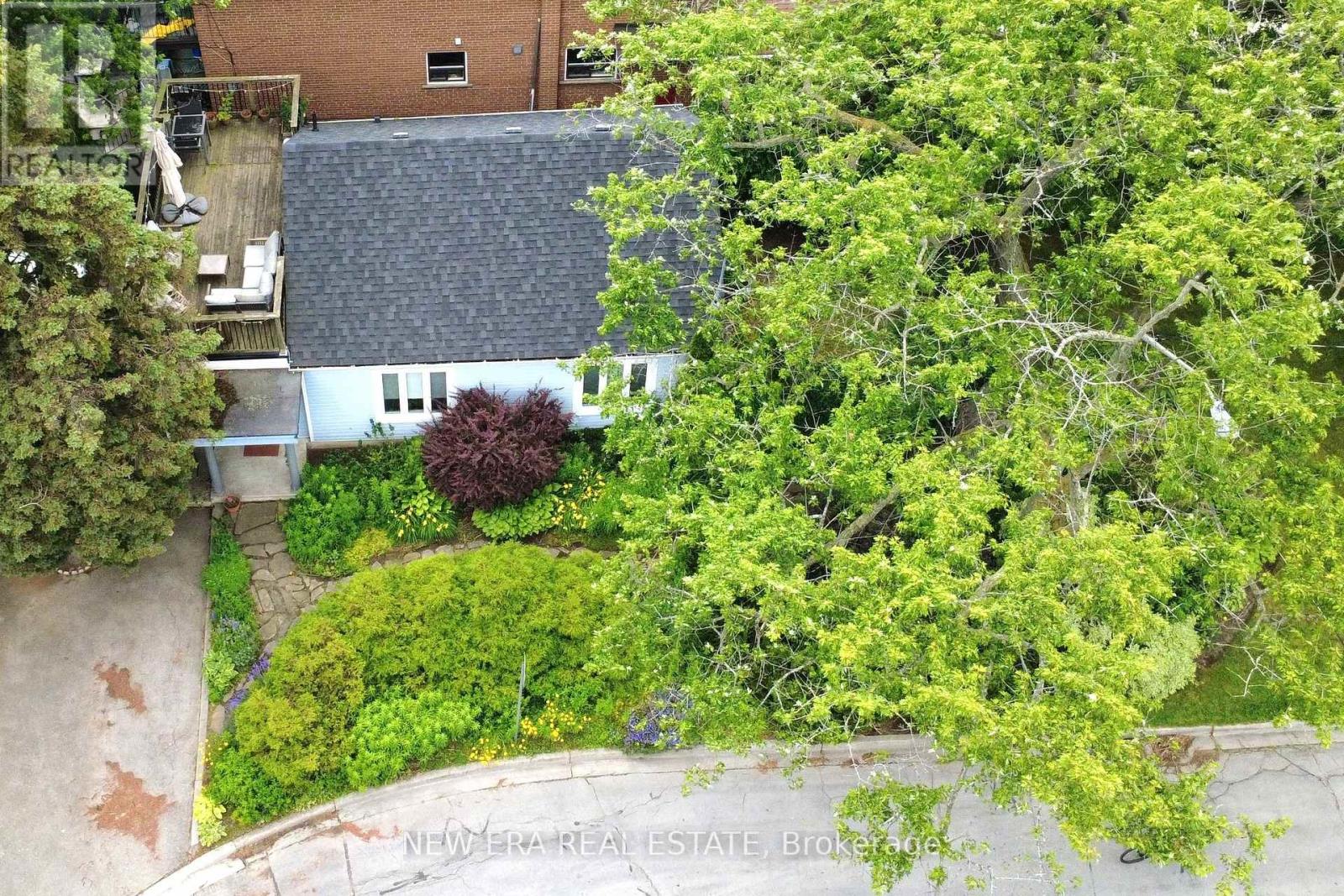 2 Foch Avenue, Toronto, Ontario  M8W 3W8 - Photo 4 - W13754582