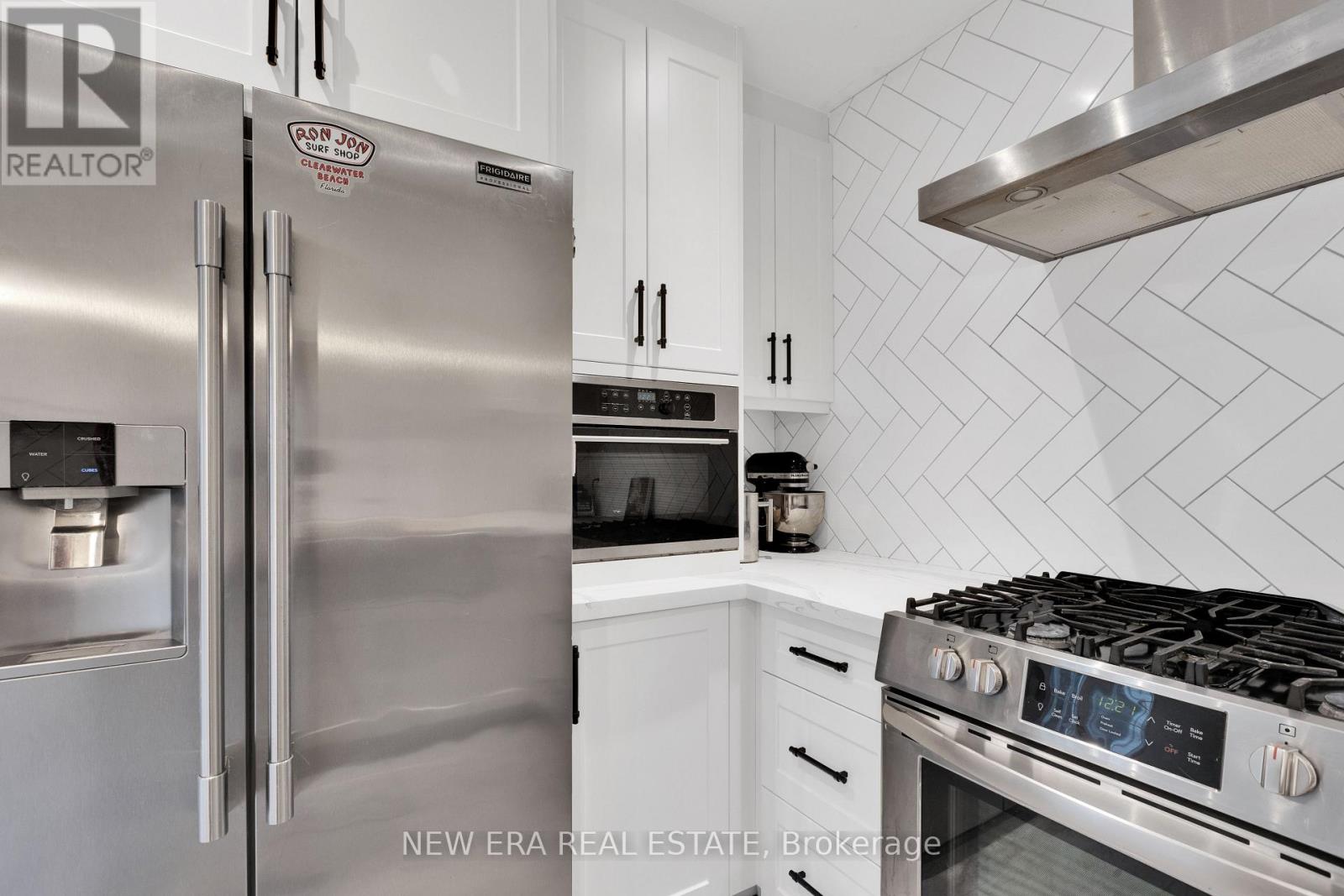 2 Foch Avenue, Toronto, Ontario  M8W 3W8 - Photo 8 - W13754582