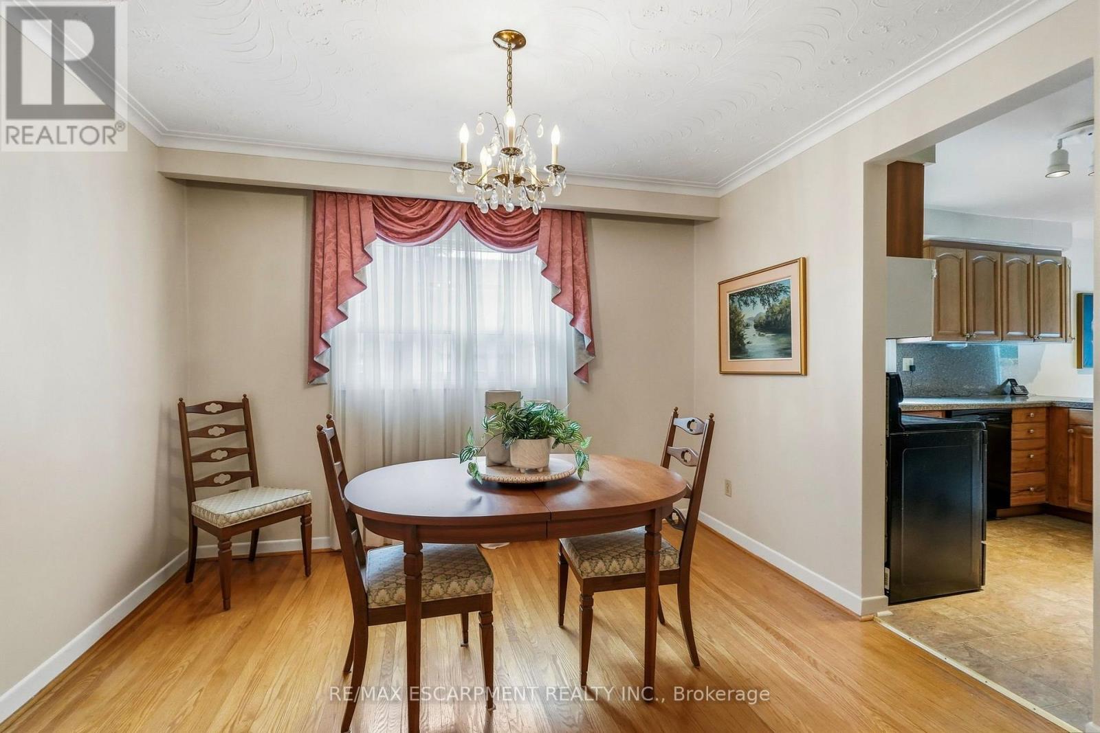 381 Clarksville Court, Mississauga, Ontario  L5A 1G7 - Photo 10 - W13754624