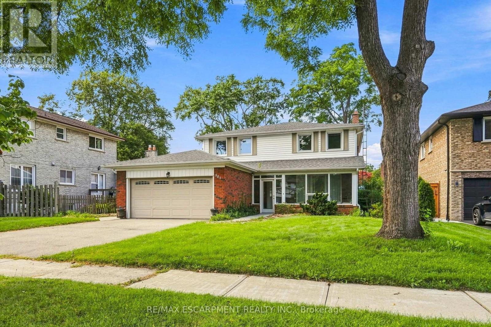 381 Clarksville Court, Mississauga, Ontario  L5A 1G7 - Photo 2 - W13754624