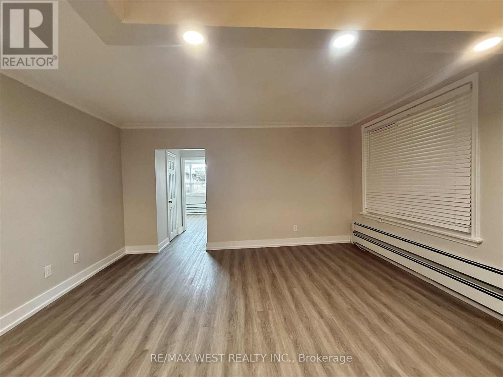 2 - 402 Royal York Road, Toronto, Ontario  M8Y 2R5 - Photo 3 - W13754668