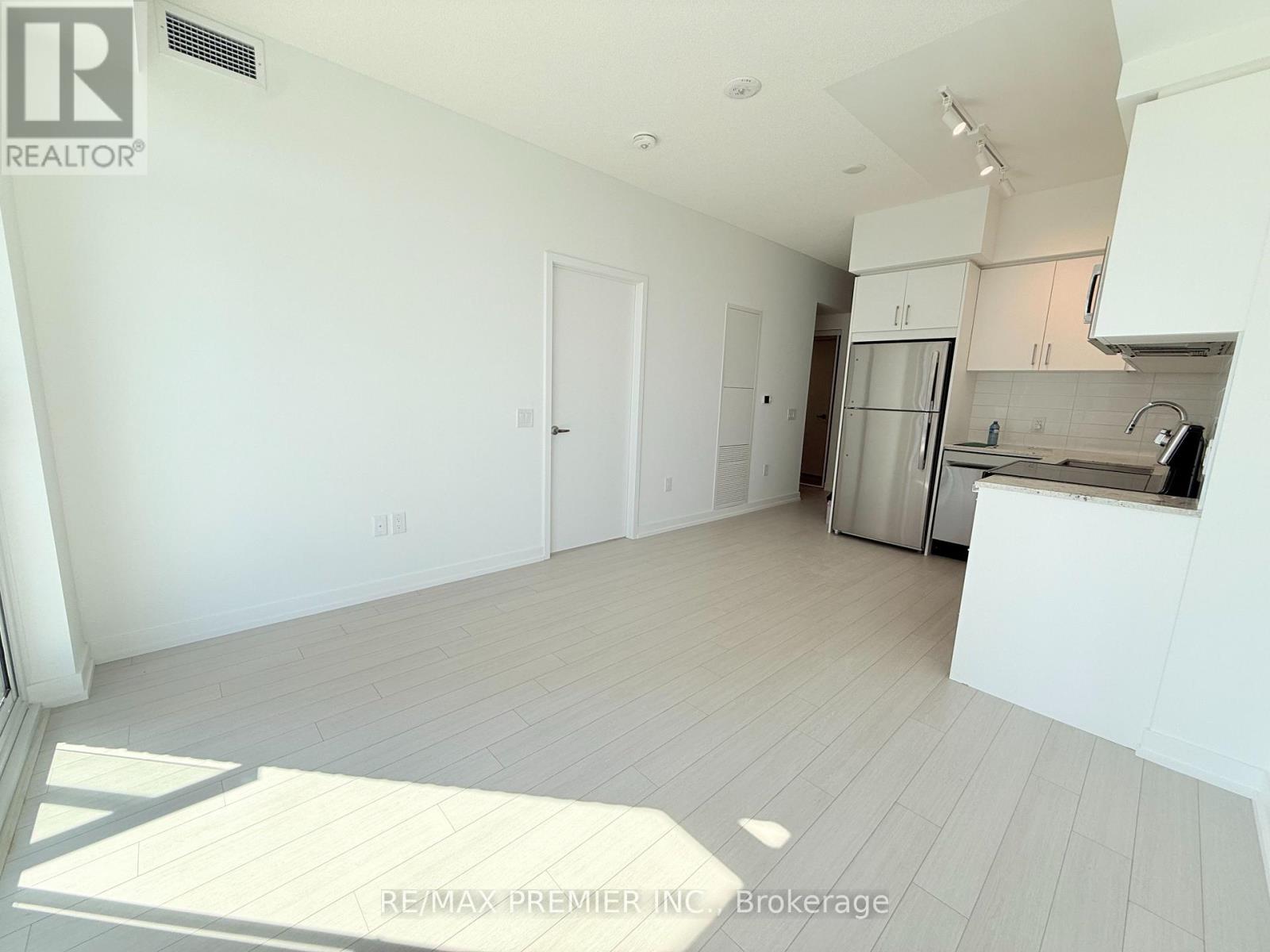 2112 - 4010 Eglinton Avenue W, Toronto, Ontario  M9A 0G5 - Photo 6 - W13754704