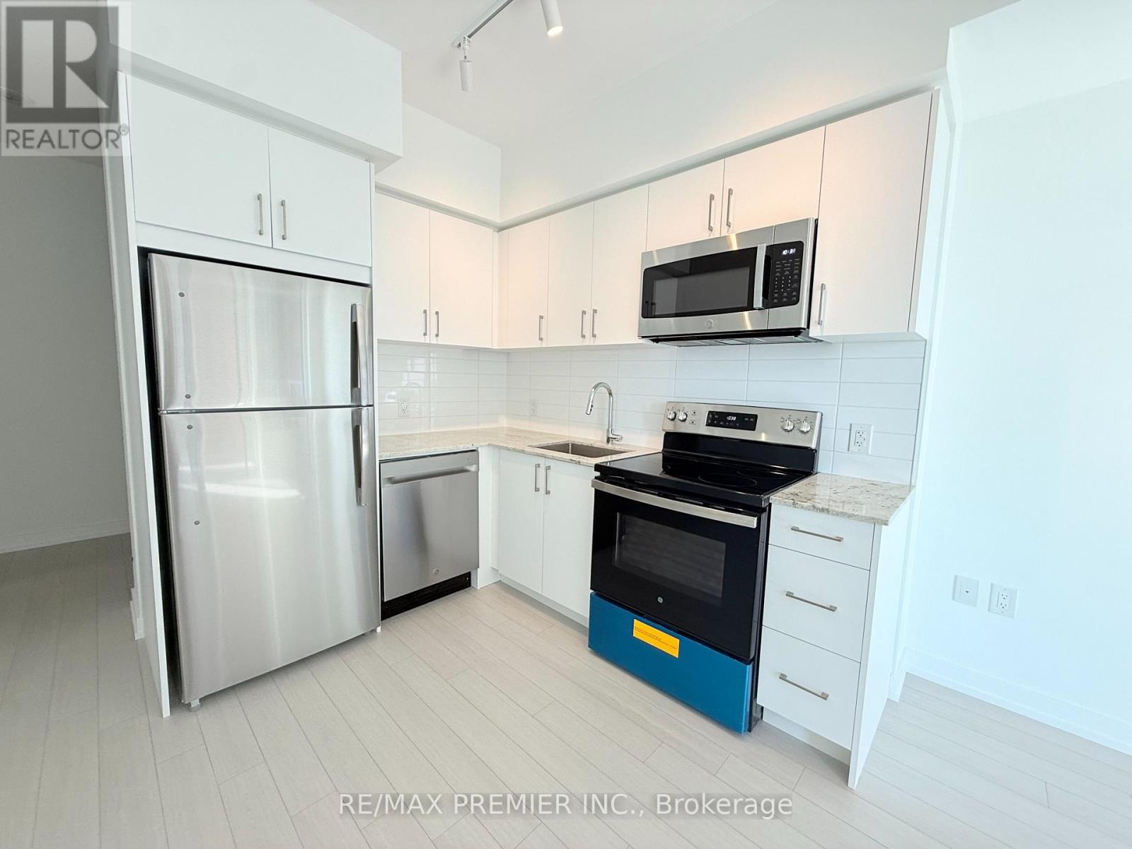 2112 - 4010 Eglinton Avenue W, Toronto, Ontario  M9A 0G5 - Photo 7 - W13754704