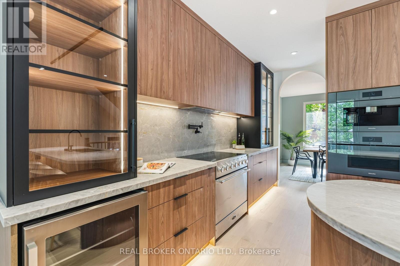 143 Fairview Avenue, Toronto, Ontario M6P 3A6 - Photo 13 - W13754816