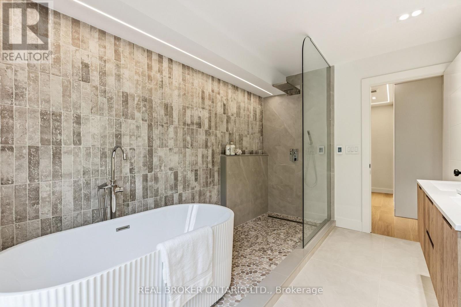 143 Fairview Avenue, Toronto, Ontario M6P 3A6 - Photo 23 - W13754816