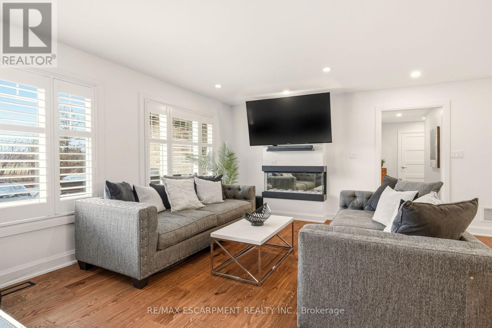1354 No 1 Side Road, Burlington, Ontario  L7P 0R9 - Photo 8 - W13754824