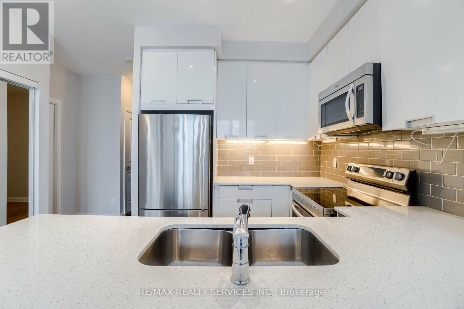 2506 - 75 Eglinton Avenue W, Mississauga, Ontario  L5R 0E4 - Photo 12 - W13754868