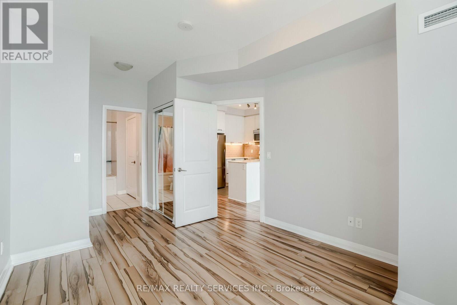 2506 - 75 Eglinton Avenue W, Mississauga, Ontario  L5R 0E4 - Photo 23 - W13754868