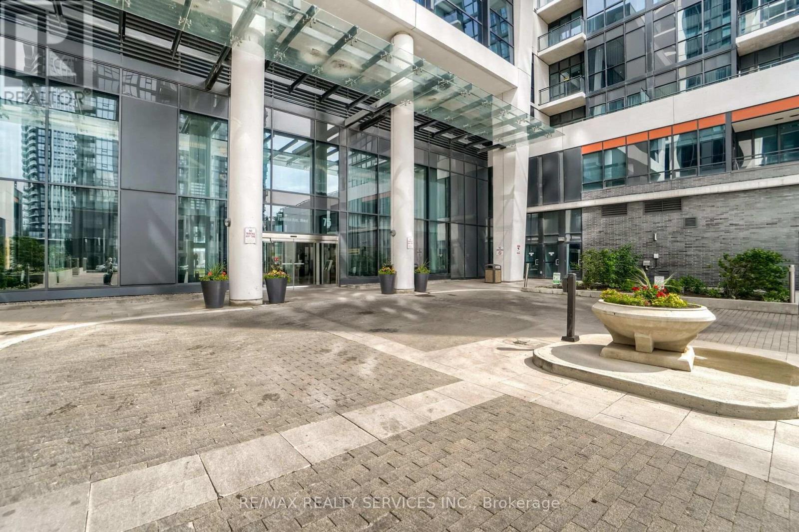 2506 - 75 Eglinton Avenue W, Mississauga, Ontario  L5R 0E4 - Photo 3 - W13754868