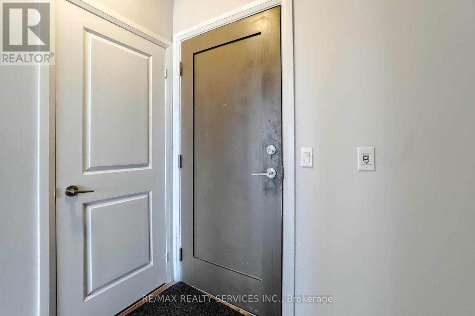 2506 - 75 Eglinton Avenue W, Mississauga, Ontario  L5R 0E4 - Photo 8 - W13754868