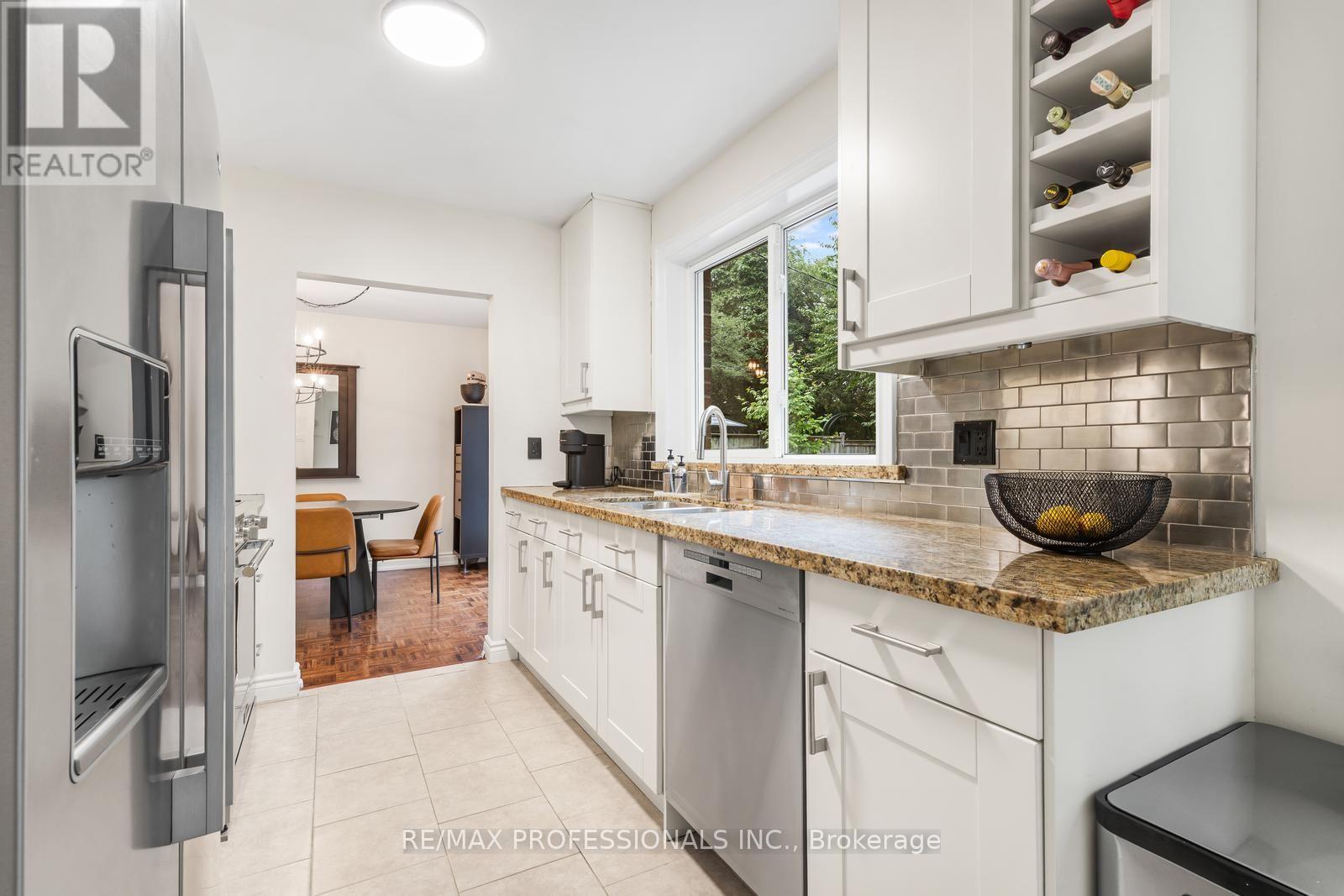 37 Birchleaf Crescent, Toronto, Ontario  M9R 2L5 - Photo 12 - W13754952