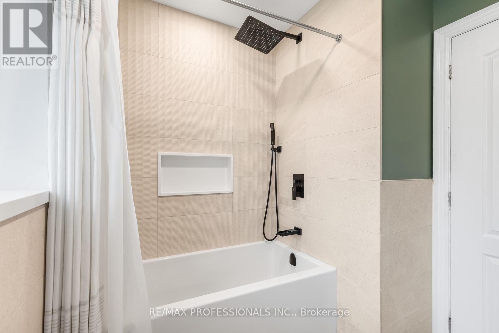 37 Birchleaf Crescent, Toronto, Ontario  M9R 2L5 - Photo 23 - W13754952