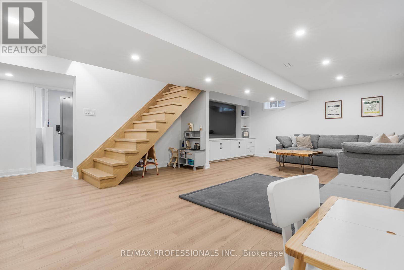 37 Birchleaf Crescent, Toronto, Ontario  M9R 2L5 - Photo 32 - W13754952