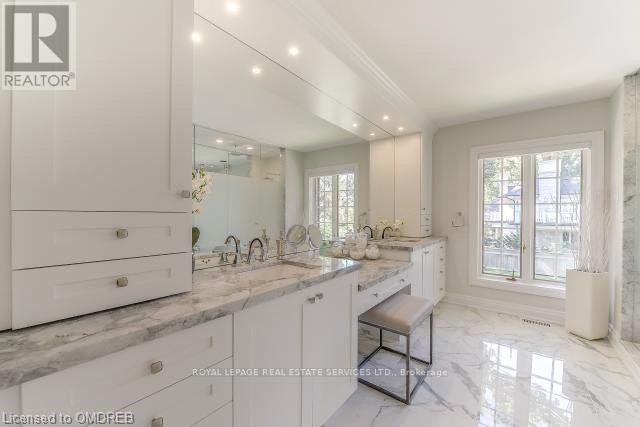 16 Ennisclare Drive W, Oakville, Ontario  L6J 4N2 - Photo 15 - W13754954