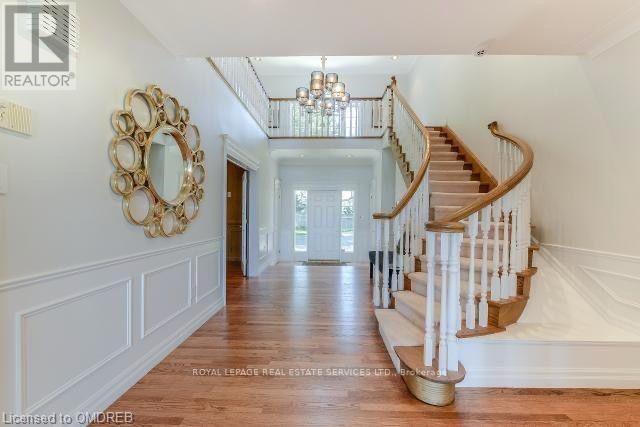 16 Ennisclare Drive W, Oakville, Ontario  L6J 4N2 - Photo 3 - W13754954