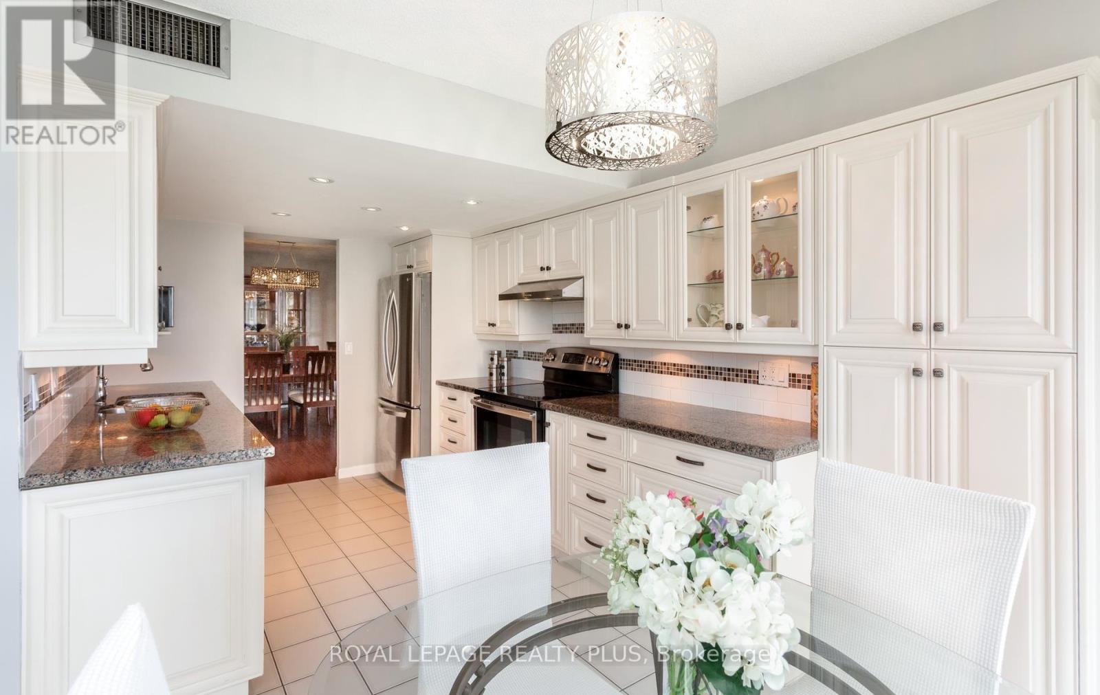 808 - 45 Kingsbridge Garden Circle, Mississauga, Ontario  L5R 3K4 - Photo 13 - W13754958