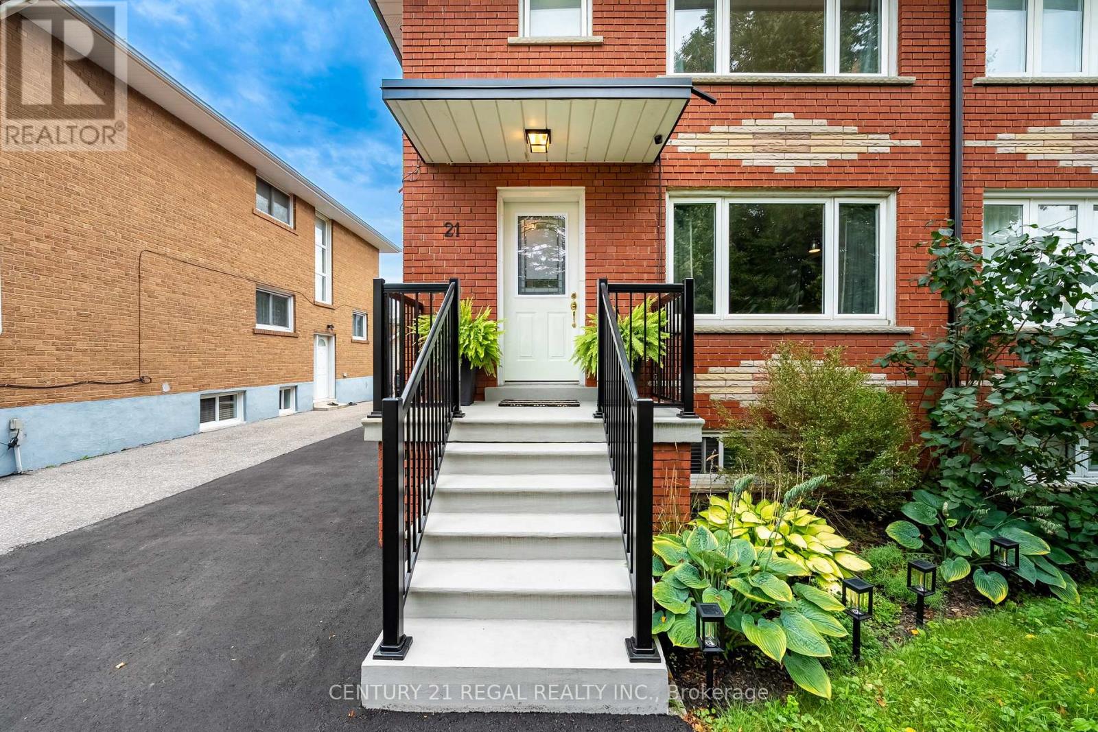 21 Burlingame Road, Toronto, Ontario  M8W 1Y7 - Photo 4 - W13755010