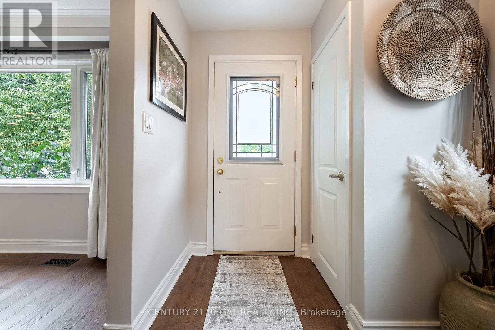 21 Burlingame Road, Toronto, Ontario  M8W 1Y7 - Photo 5 - W13755010