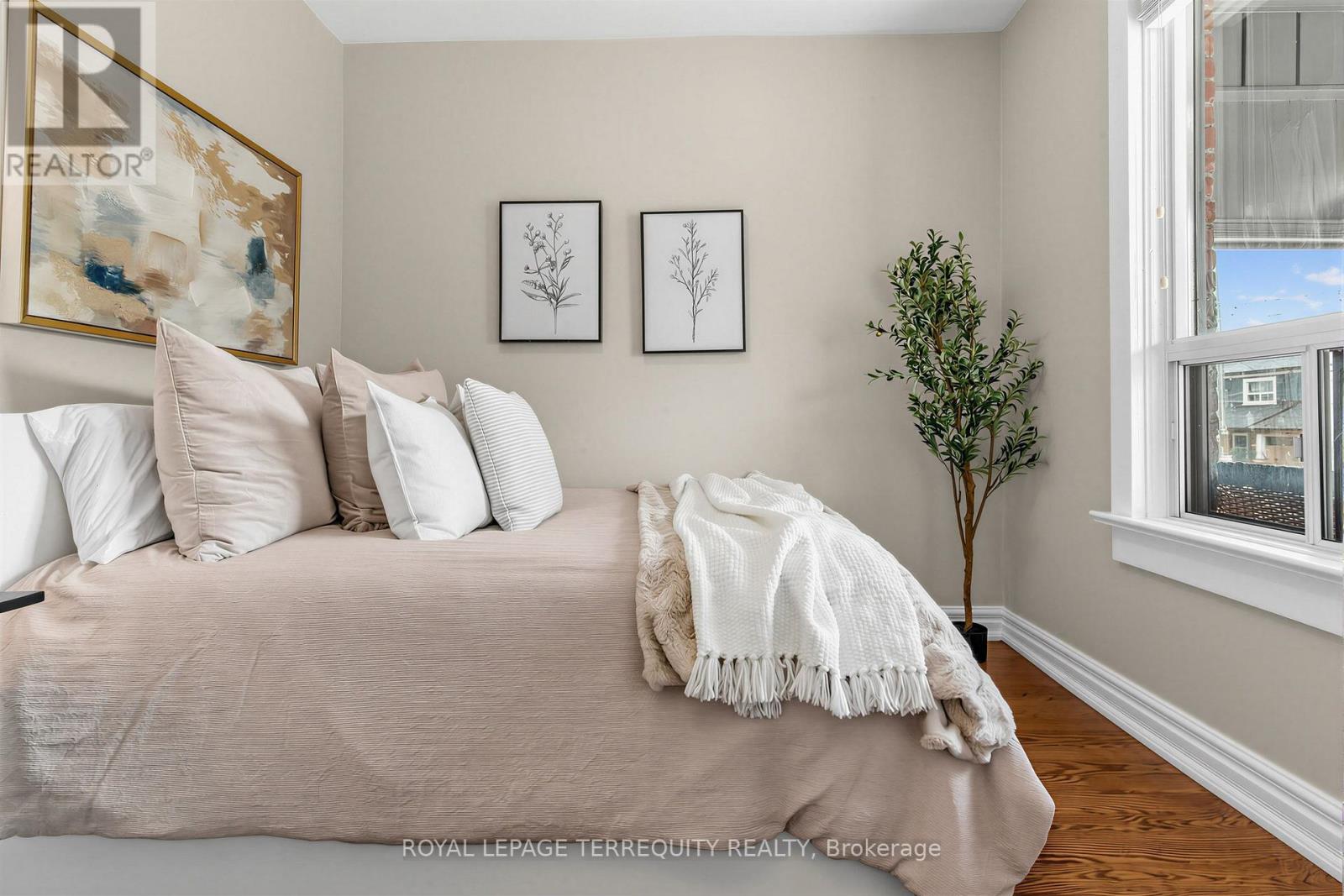 211 Blackthorn Avenue, Toronto, Ontario  M6N 3H7 - Photo 14 - W13755026