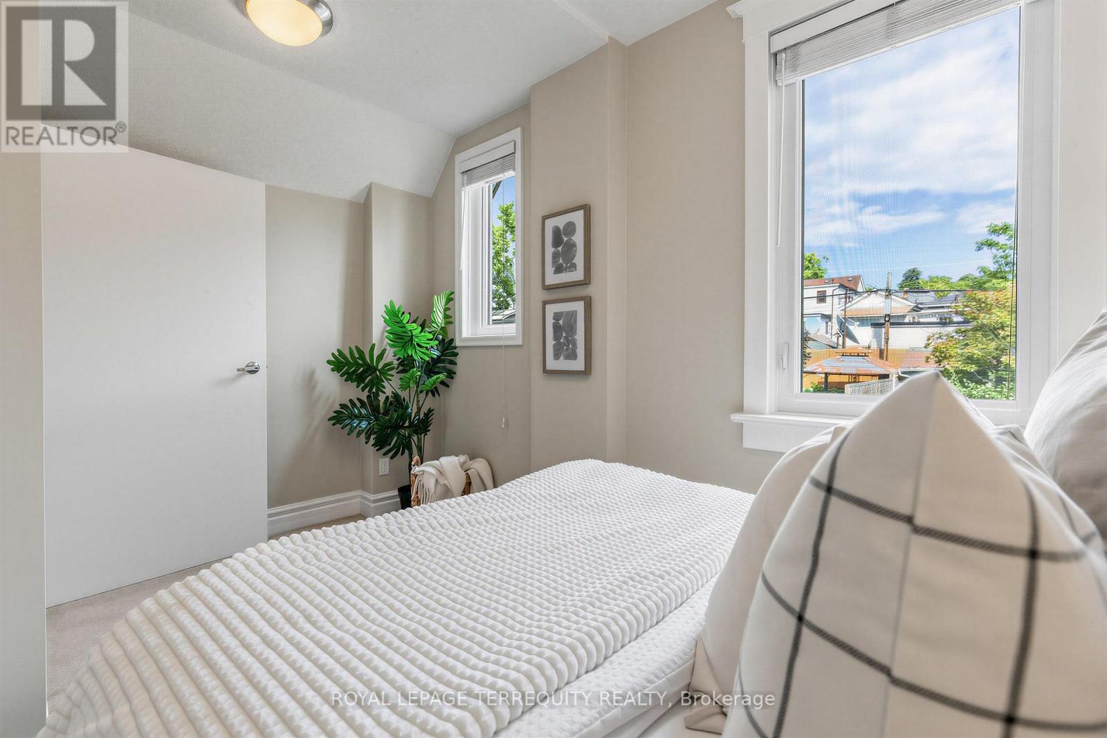 211 Blackthorn Avenue, Toronto, Ontario  M6N 3H7 - Photo 17 - W13755026