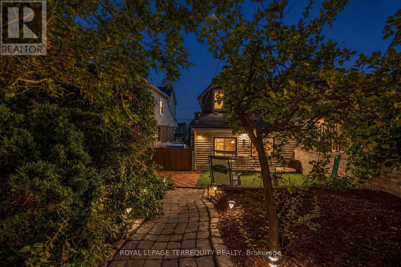 211 Blackthorn Avenue, Toronto, Ontario  M6N 3H7 - Photo 25 - W13755026