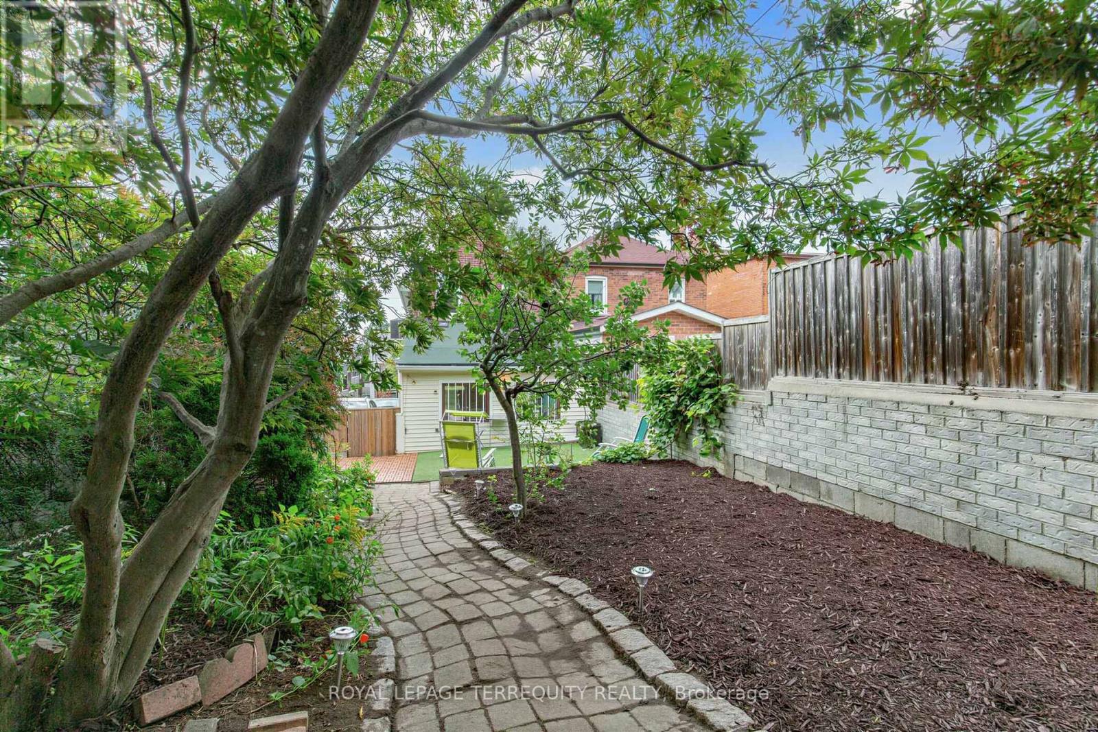 211 Blackthorn Avenue, Toronto, Ontario  M6N 3H7 - Photo 32 - W13755026