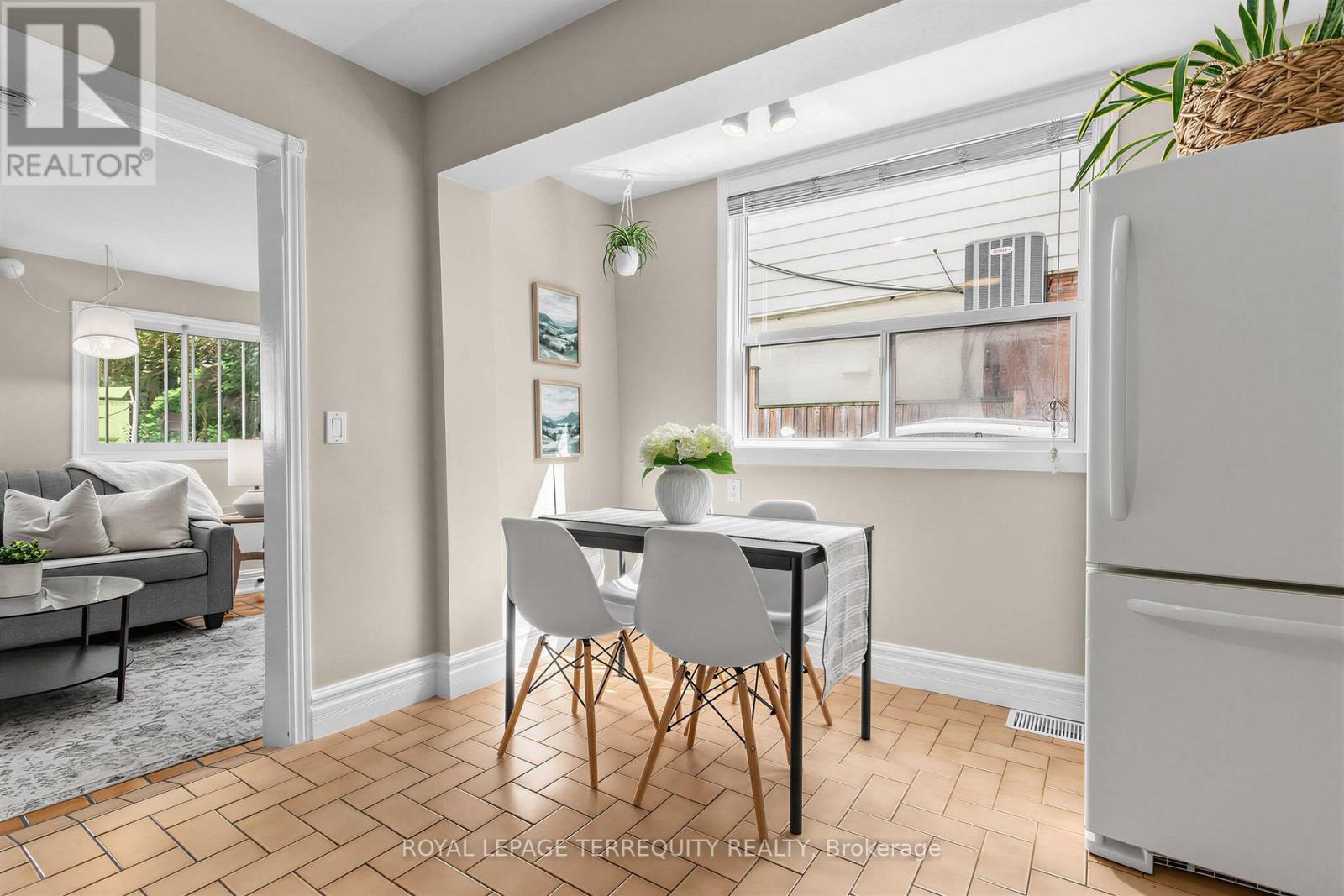 211 Blackthorn Avenue, Toronto, Ontario  M6N 3H7 - Photo 9 - W13755026