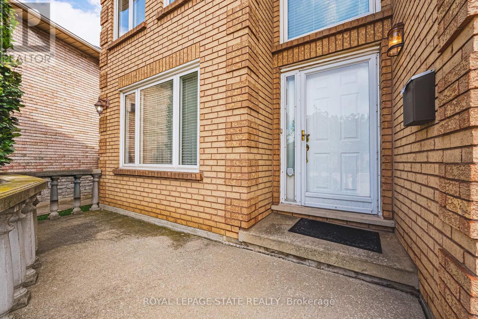 90 Fairington Crescent, Hamilton, Ontario  L8E 3N4 - Photo 5 - X13754598