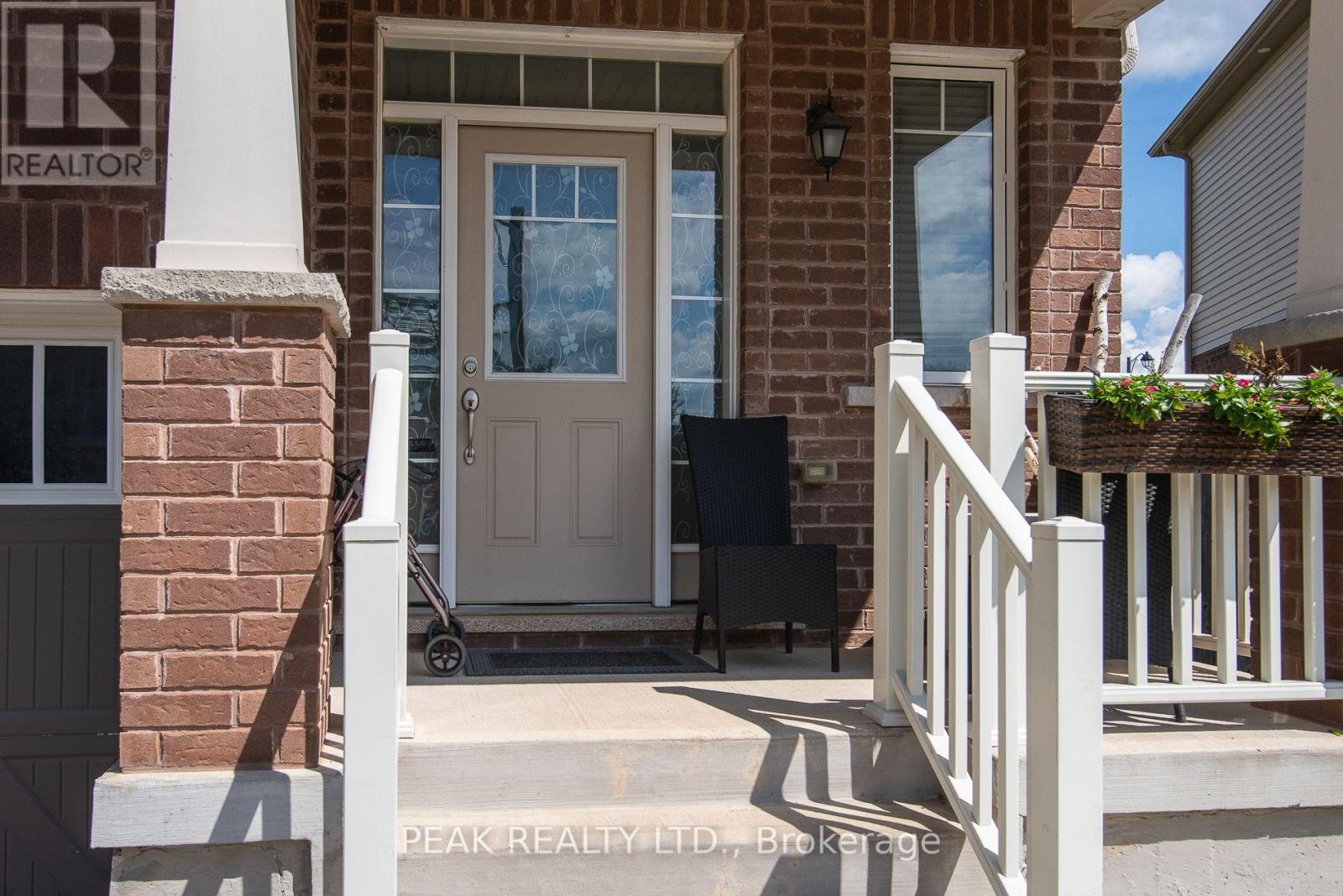 330 Grovehill Crescent, Kitchener, Ontario  N2R 0K2 - Photo 2 - X13754924