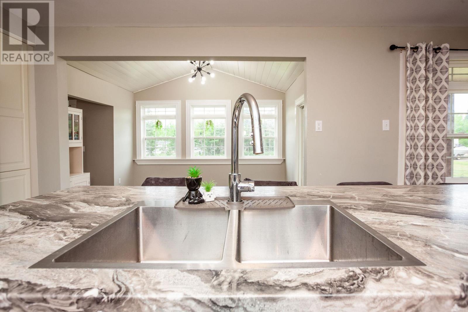 594 Kayes Road, Georgetown, Prince Edward Island  C0A 1L0 - Photo 6 - 202622643