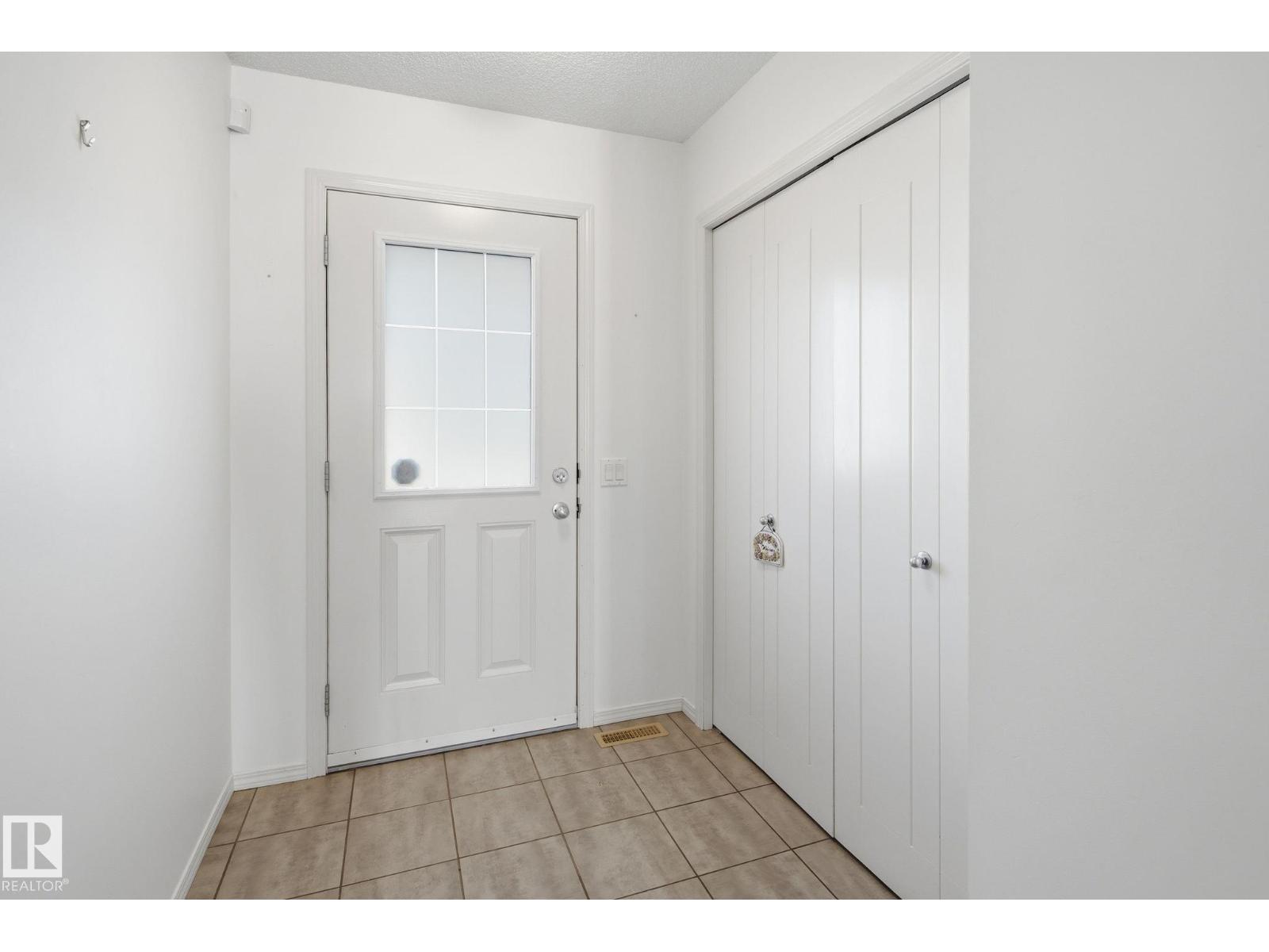 16822 52 St NW, Edmonton, Alberta  T5Y 0R9 - Photo 4 - E4506653