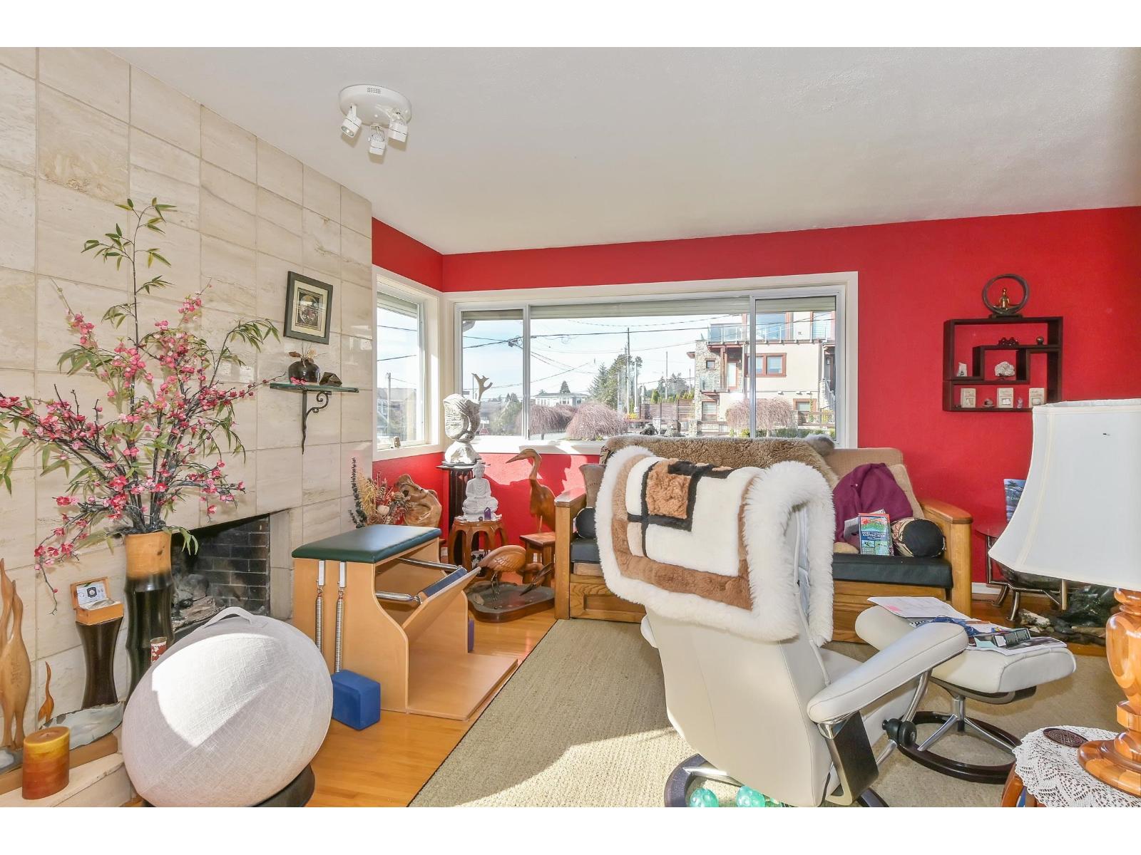 15761 Cliff Avenue, White Rock, British Columbia  V4B 1W4 - Photo 5 - R3160559