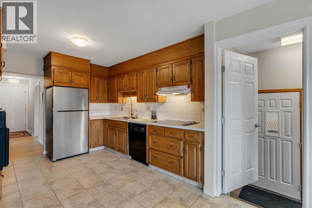254 Hendon Drive Nw, Calgary, Alberta  T2K 1Z5 - Photo 12 - A2338635