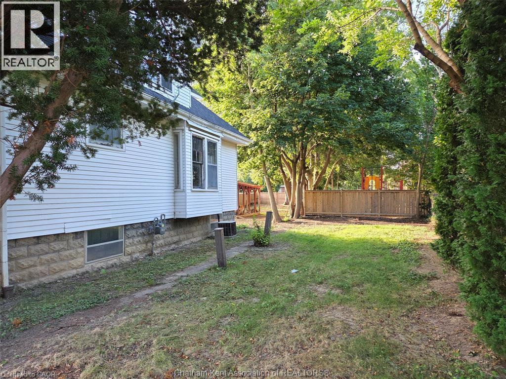 24 Stanley Avenue, Chatham-Kent, Ontario  N7M 3J2 - Photo 3 - 40861170