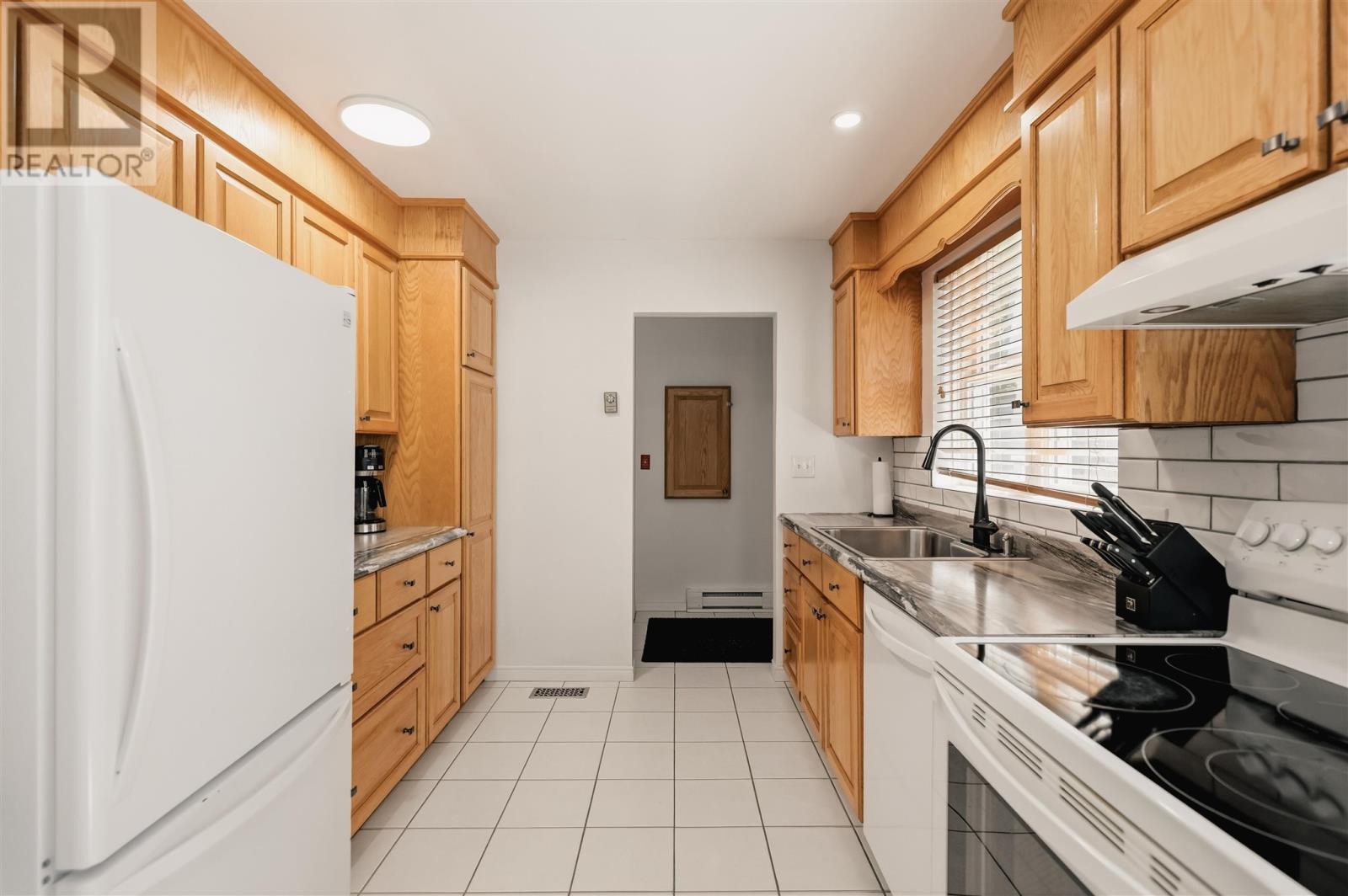 333 Sunnyside Beach Rd, Sault Ste. Marie, Ontario  P6A 6K4 - Photo 6 - SM262451