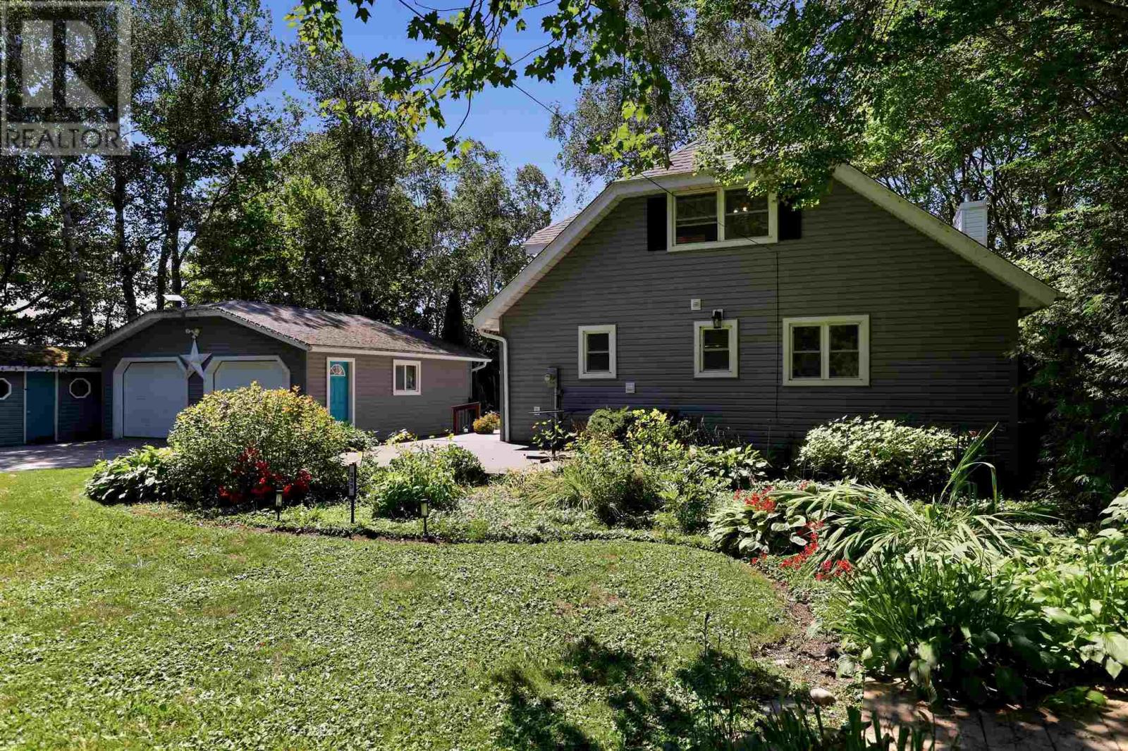 333 Sunnyside Beach Rd, Sault Ste. Marie, Ontario  P6A 6K4 - Photo 2 - SM262451
