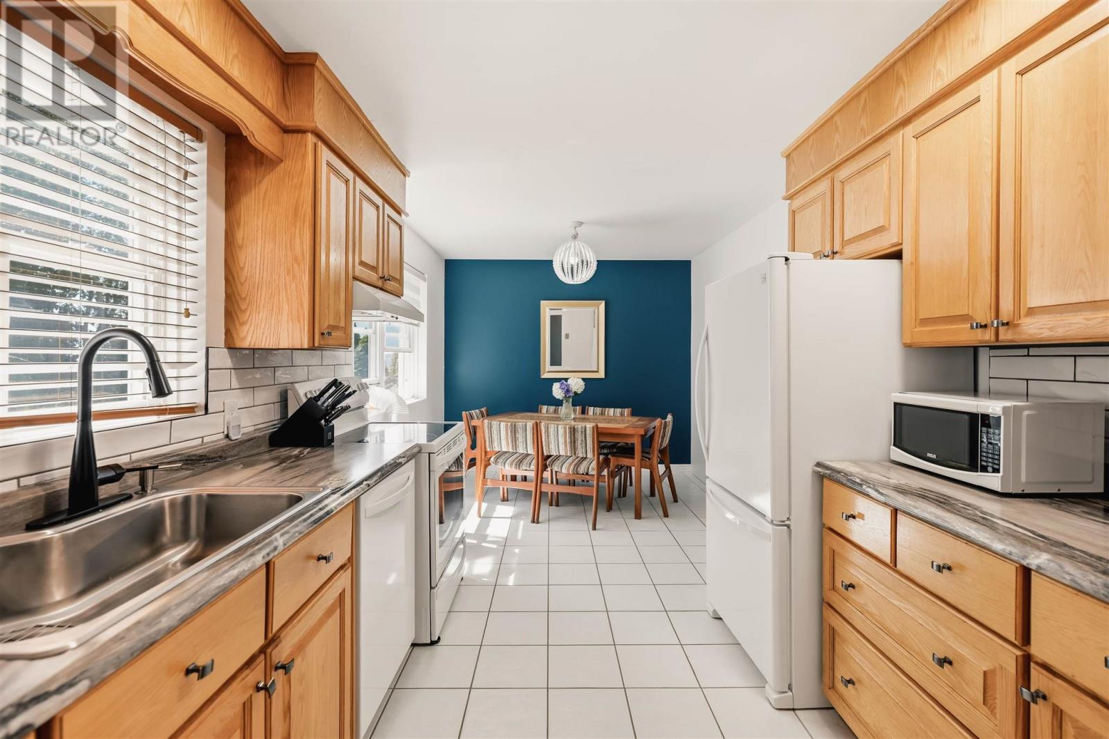 333 Sunnyside Beach Rd, Sault Ste. Marie, Ontario  P6A 6K4 - Photo 5 - SM262451