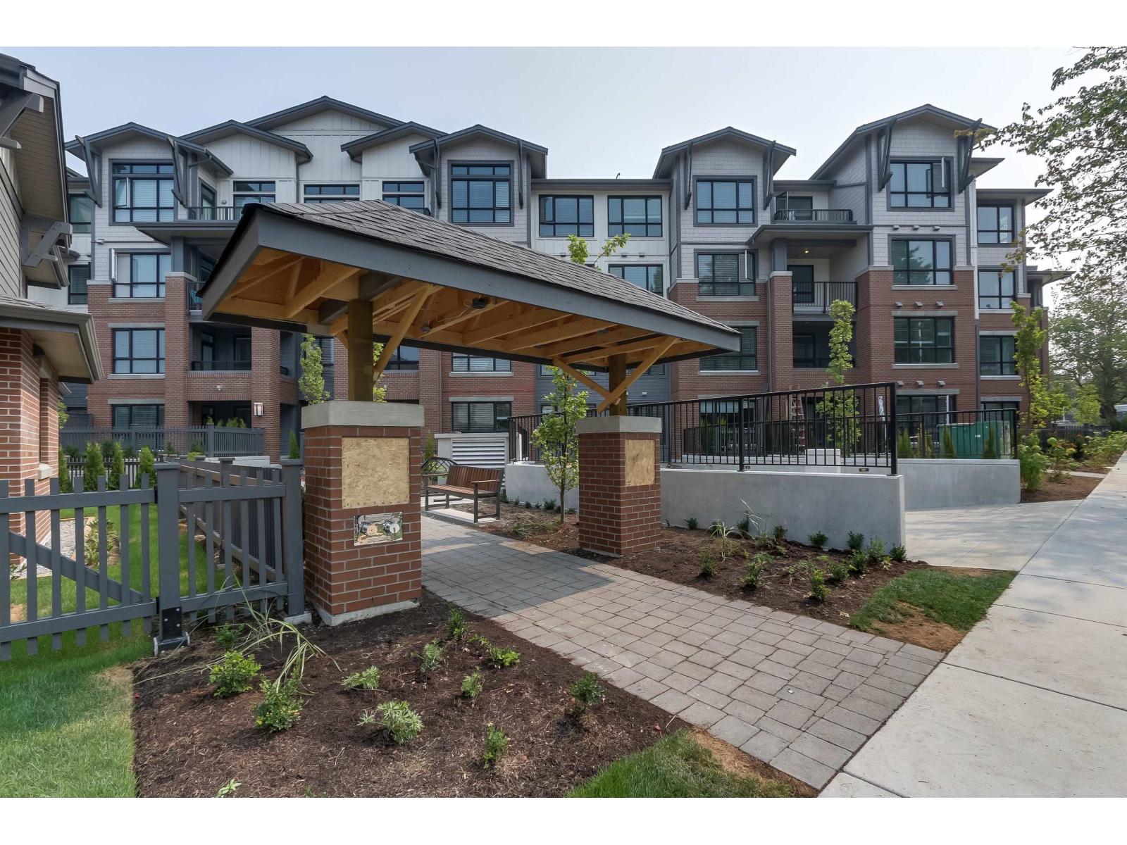 316 2960 151 Street, Surrey, British Columbia  V4P 0G3 - Photo 1 - R3162264