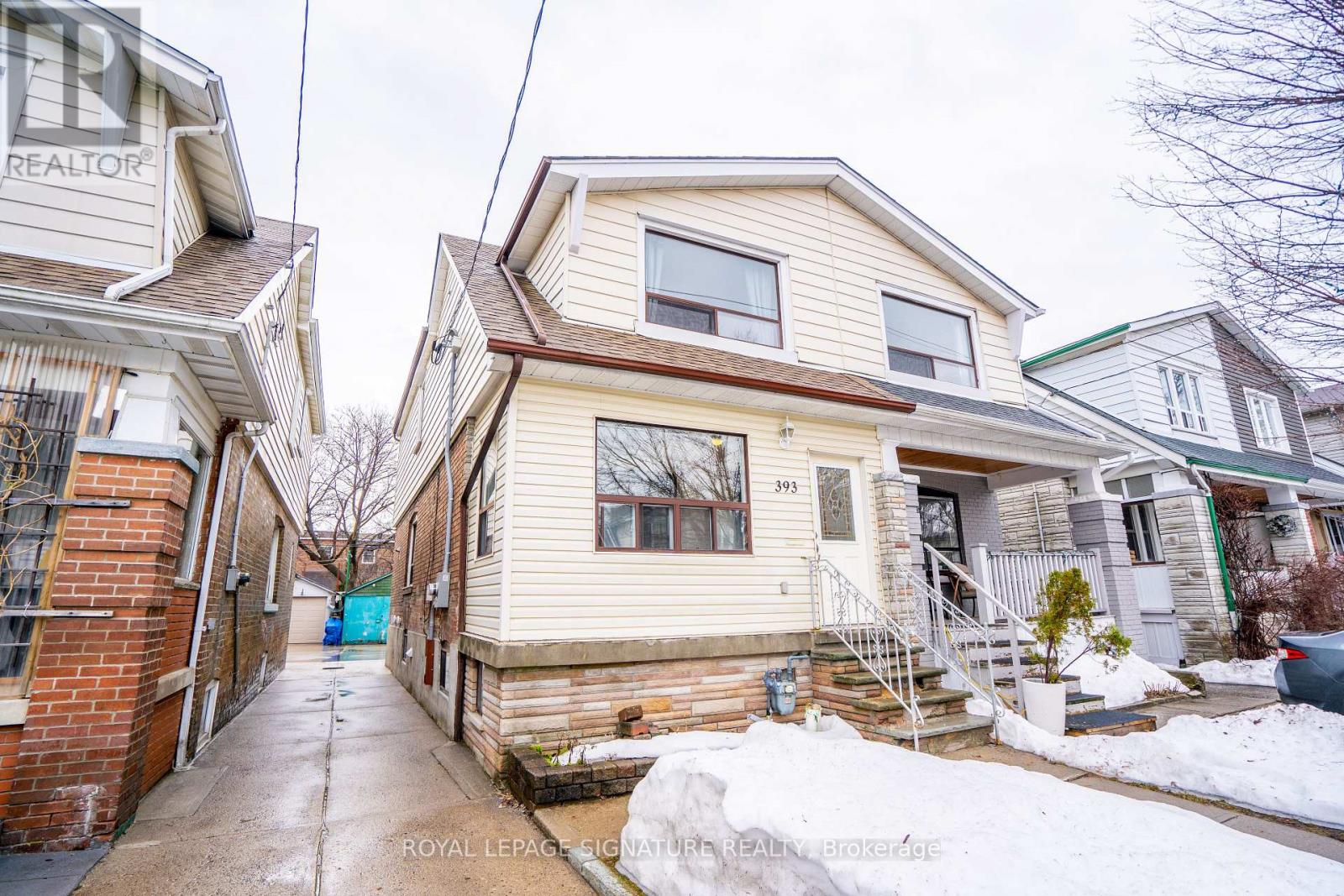 UPPER - 393 MILVERTON BOULEVARD, Toronto, Ontario