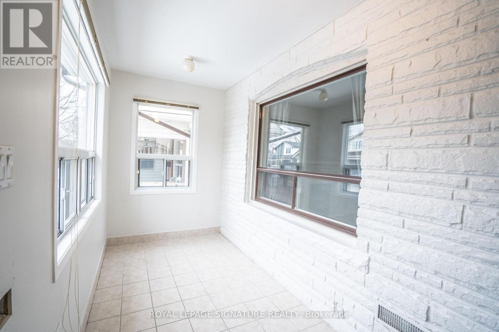Upper - 393 Milverton Boulevard, Toronto, Ontario M4J 1W1 - Photo 12 - E13755036